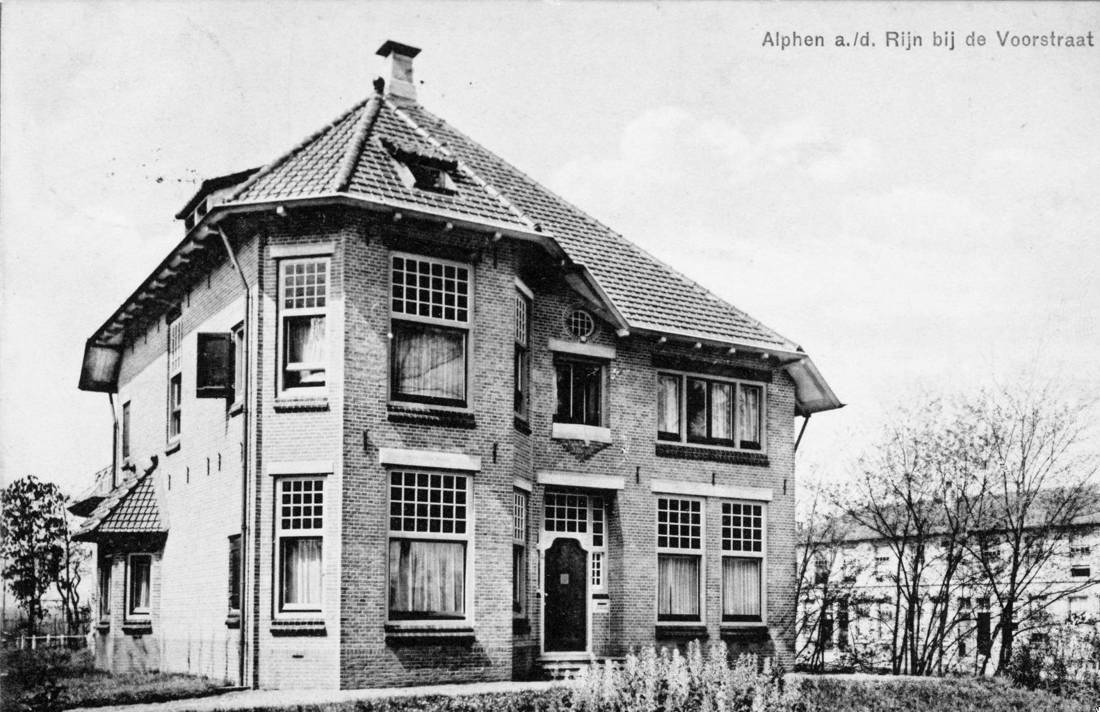 Alphen aan de Rijn Wilhelminalaan bij Voorstraat - J.B. Samsom gebouwd 1912